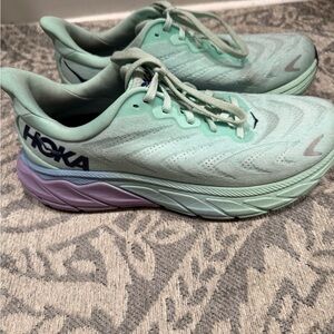 HOKA Arahi Women's Mint and Lavender Running Shoes
